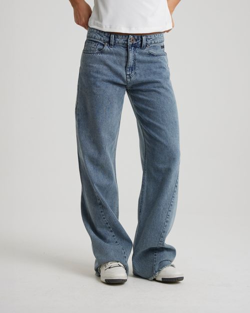 Jean atira