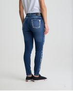 11647_712X2.jpg